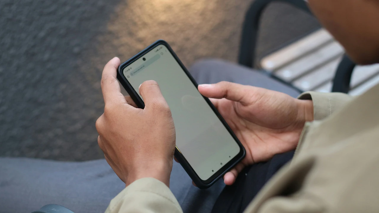 Chi può controllare il mio telefono: la verità su chi può accedere ai tuoi dati