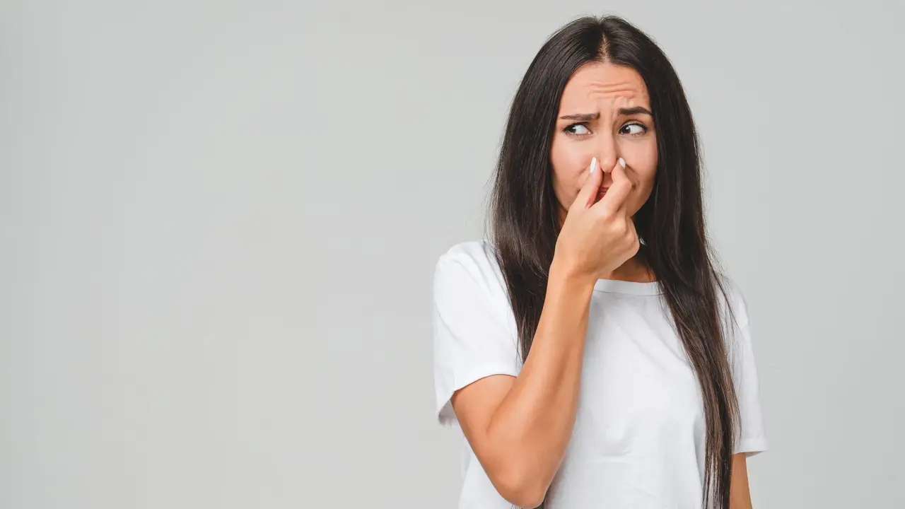 L’odore di vecchio è scientificamente spiegato: ecco da dove proviene e perché