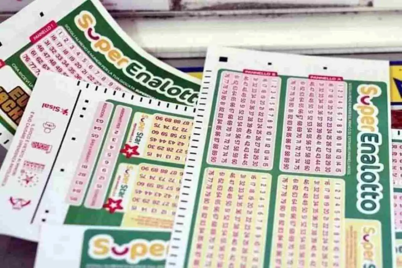 Giocare 10 numeri al Superenalotto: ecco il costo reale della schedina che nessuno conosce
