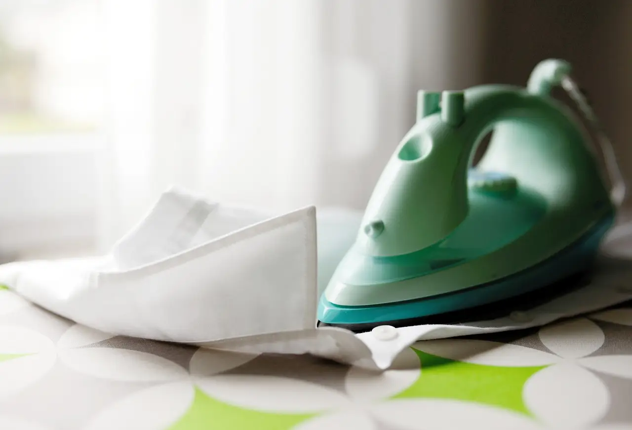 Hai sempre sbagliato l’orario in cui stiri: ecco quando farlo per dimezzare la bolletta