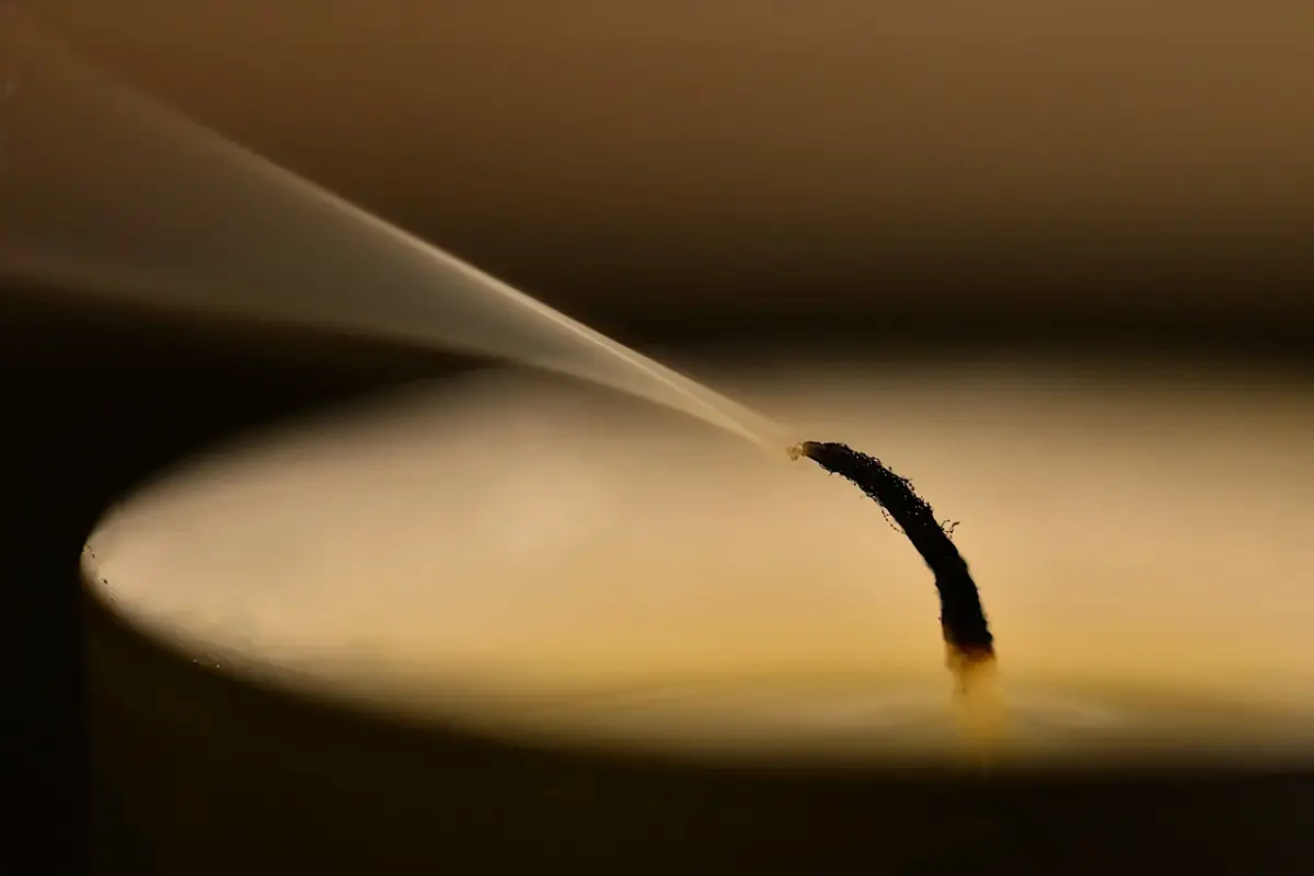 Senti improvvisamente odore di incenso in casa? Ecco il significato nascosto di questo fenomeno